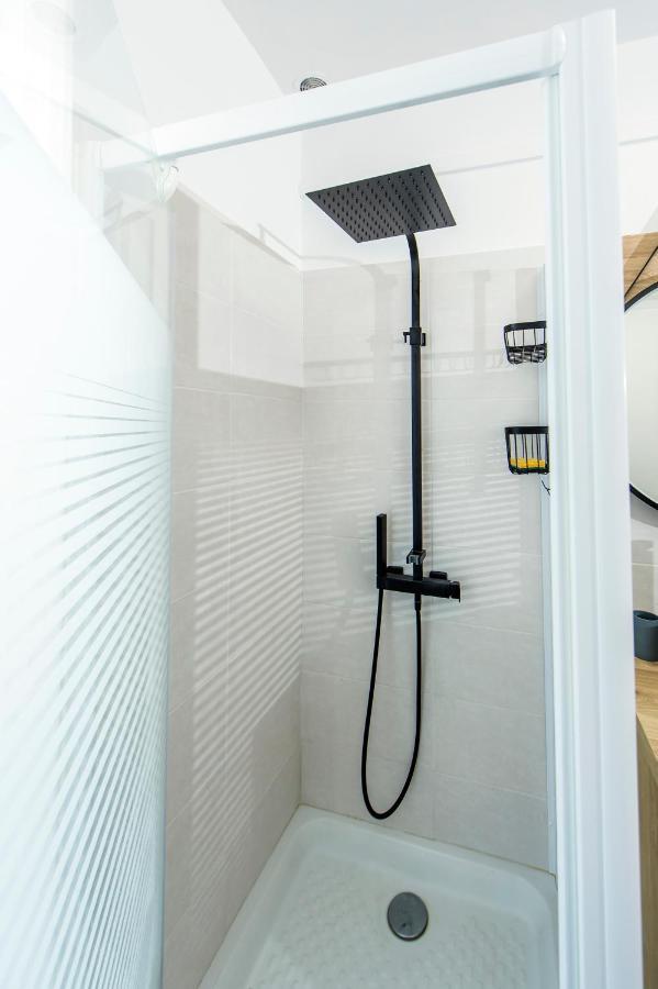 Suites Mana: Chic Downtown Rethel with Private Fitness Exterior photo