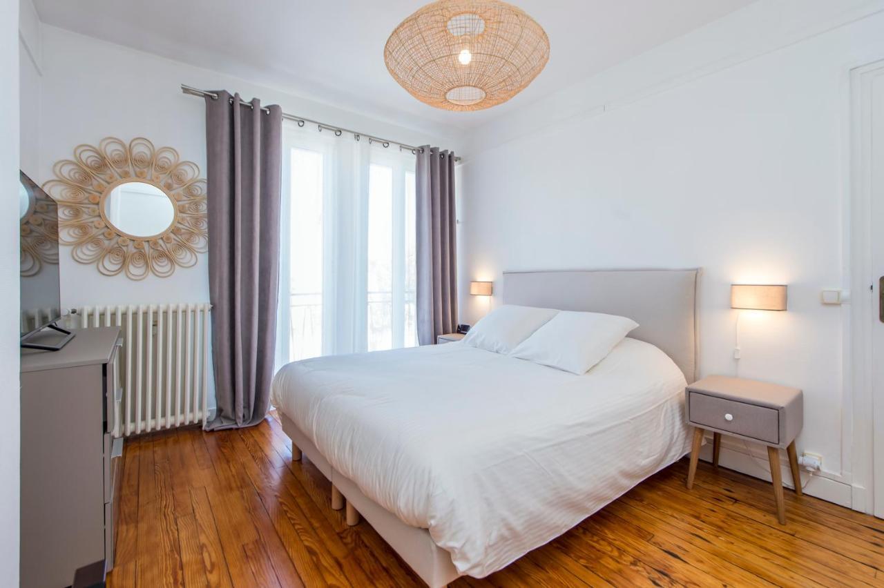 Suites Mana: Chic Downtown Rethel with Private Fitness Exterior photo