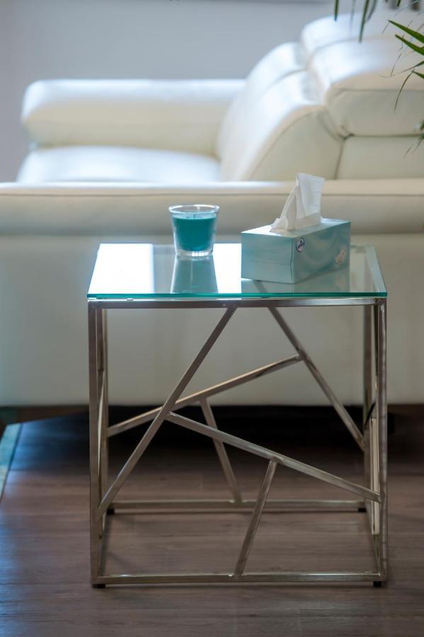 Suites Mana: Chic Downtown Rethel with Private Fitness Exterior photo